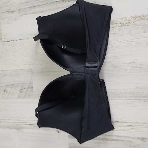 Secret Treasures black lightly padded no wire bra convertible straps Size 42C - Picture 3 of 12